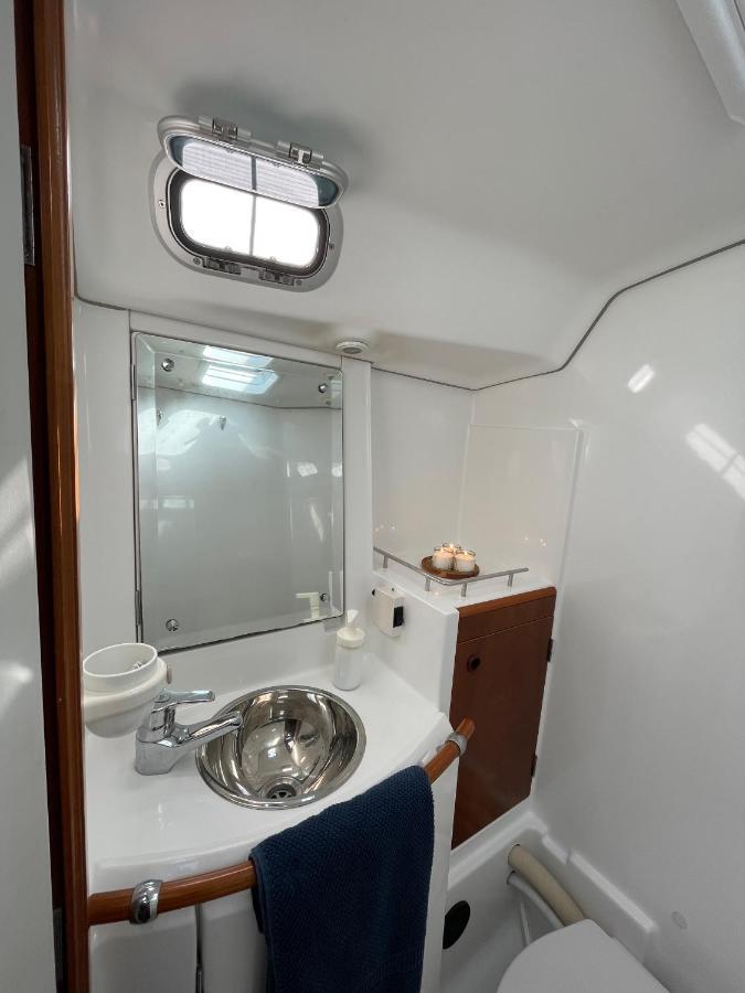 Beautiful And Comfortable Sailboat With Secure Parking Available Hotel Barcelona Exterior foto